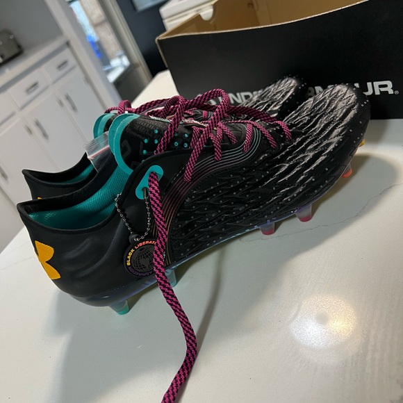 BRAND NEW MENS SIZE 11 UA CLONE MAGNETICO PRO SOCCER CLEATS LIMITED EDITION - Picture 2 of 14